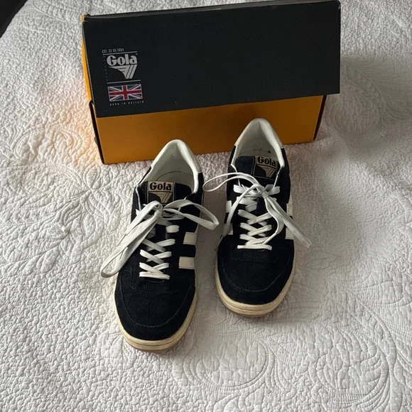 Gola Classic Black and White Trainers - Picture 1 of 4